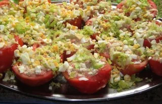 Tomates rellenos de bonito