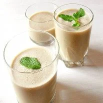 Batido de plátano con hierbabuena