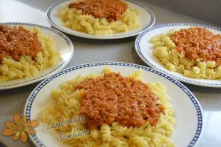Fusilli a la bolognesa