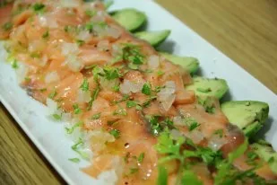 Ceviche de Salmón con Aguacate