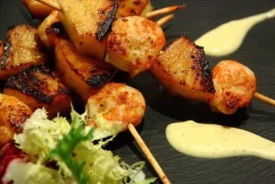 Brochetas de Langostinos y Piña