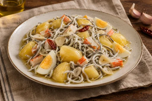 Anguriñas al ajillo con patatas suflé