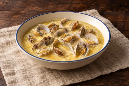 Almejas con crema de huevo