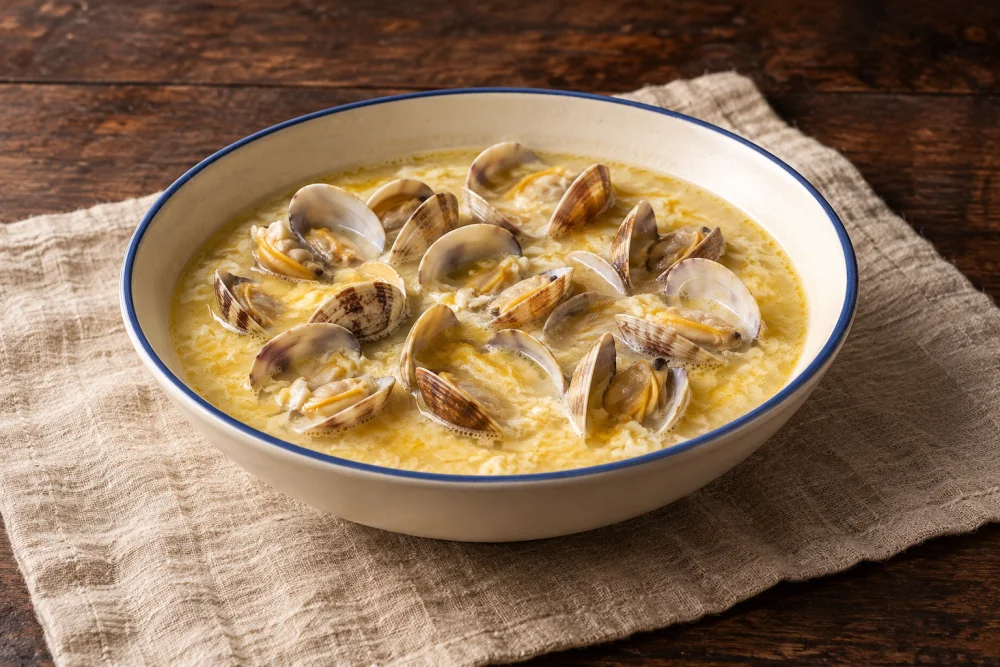 Almejas con crema de huevo
