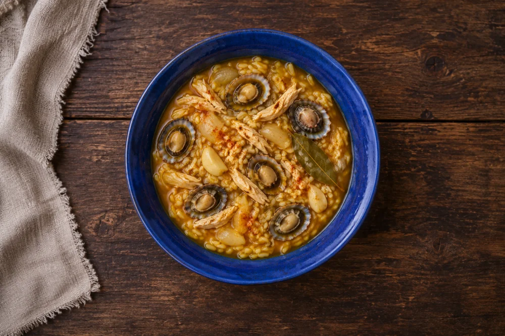 Arroz con pollo y llámparas