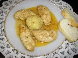 Solomillos de pollo en salmorejo blanco
