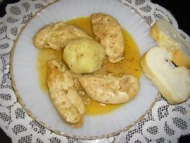 Solomillos de pollo en salmorejo blanco