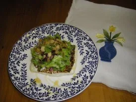 Queso asado frío con ensalada California