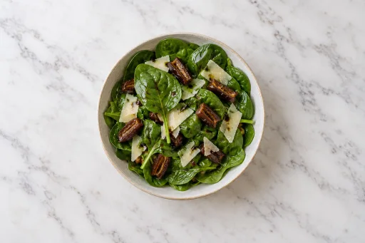 Ensalada de espinacas nueces y dátiles