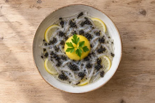 Ensalada de angulas con caviar