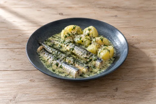 Peces Aguja con salsa de perejil