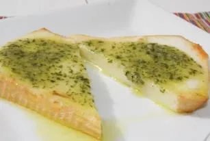 Queso asado canario (Queso asado con mojo)