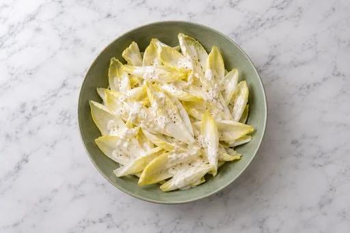 Endibias en ensalada con vinagreta cremosa