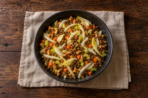 Lentejas con endibias y nueces