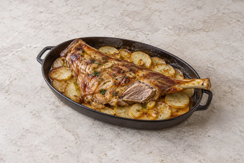 Cordero al horno con patatas panaderas