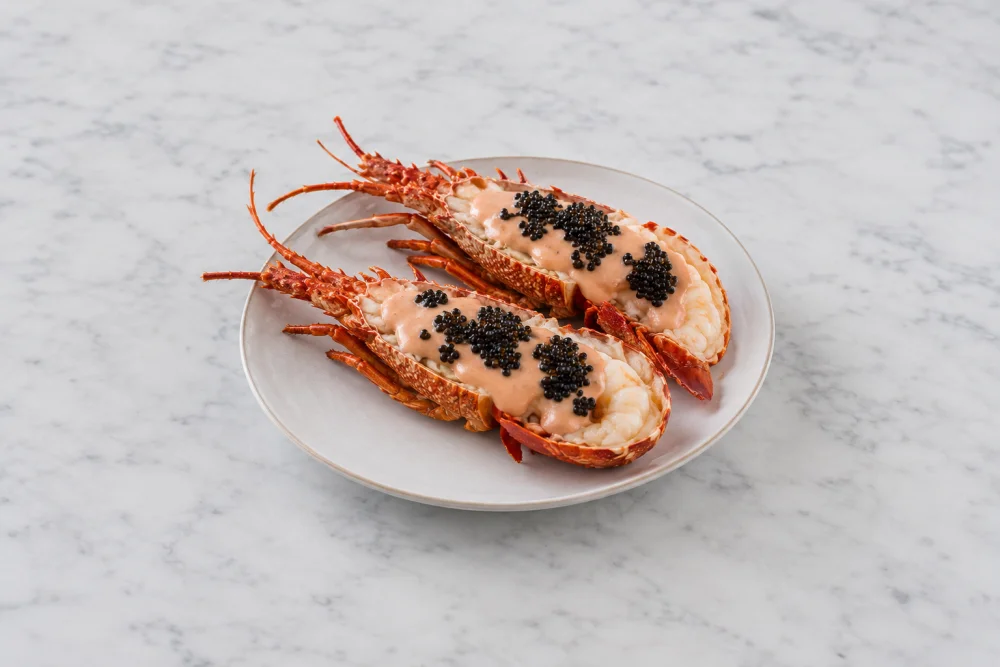 Langosta con caviar y salsa rosa