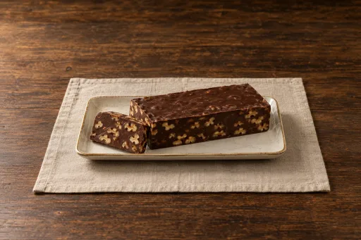 Turrón de chocolate con nueces