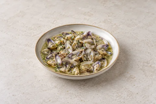 Tellinas al vino blanco