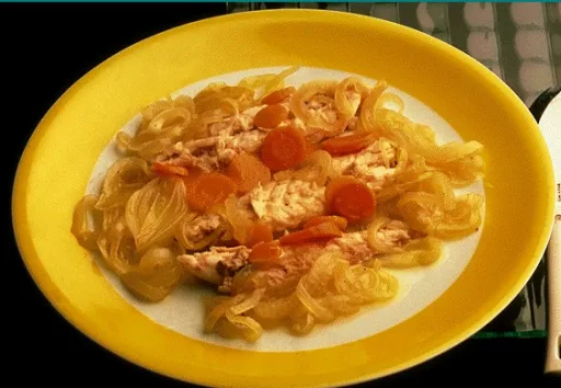 Caballa encebollada