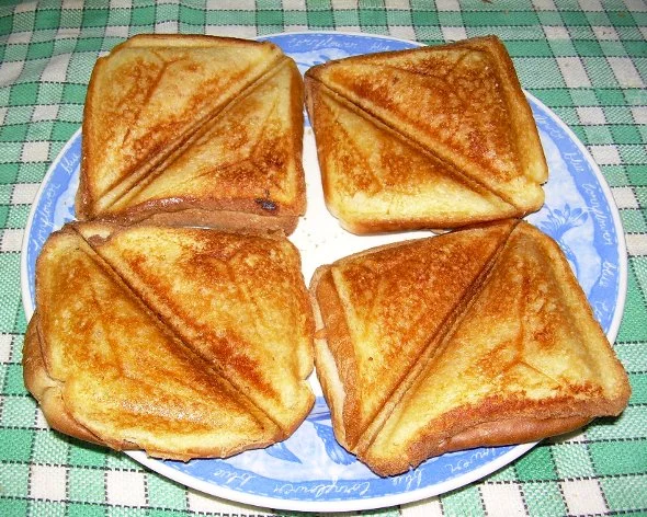 Sándwich de bonito con tomate